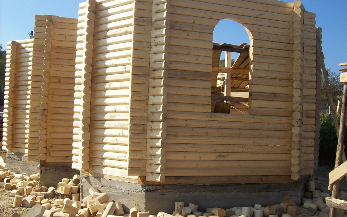 Biserica în construcție